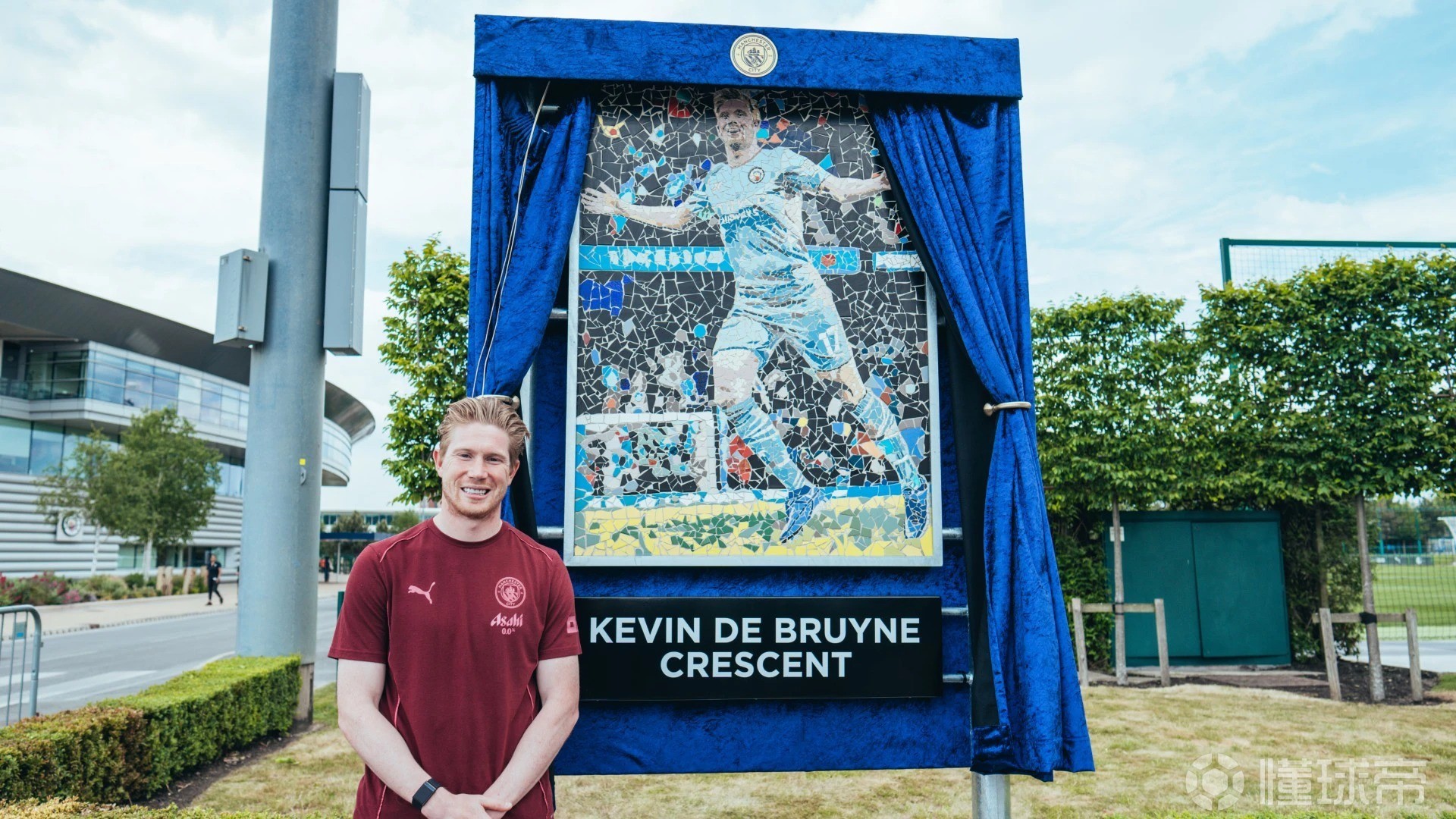 关于曼城队员精湛技艺夺得胜利足球传奇的信息