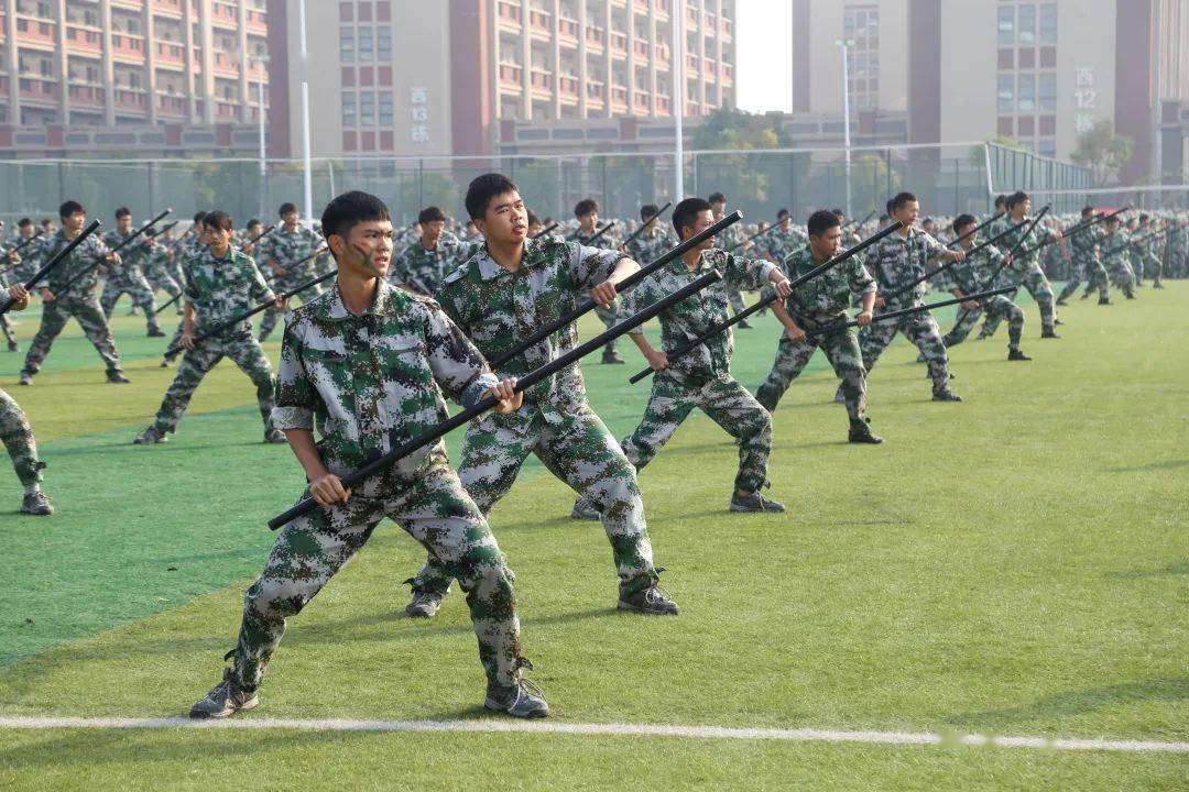 江门江山足球军团出击，势不可挡锋芒毕露