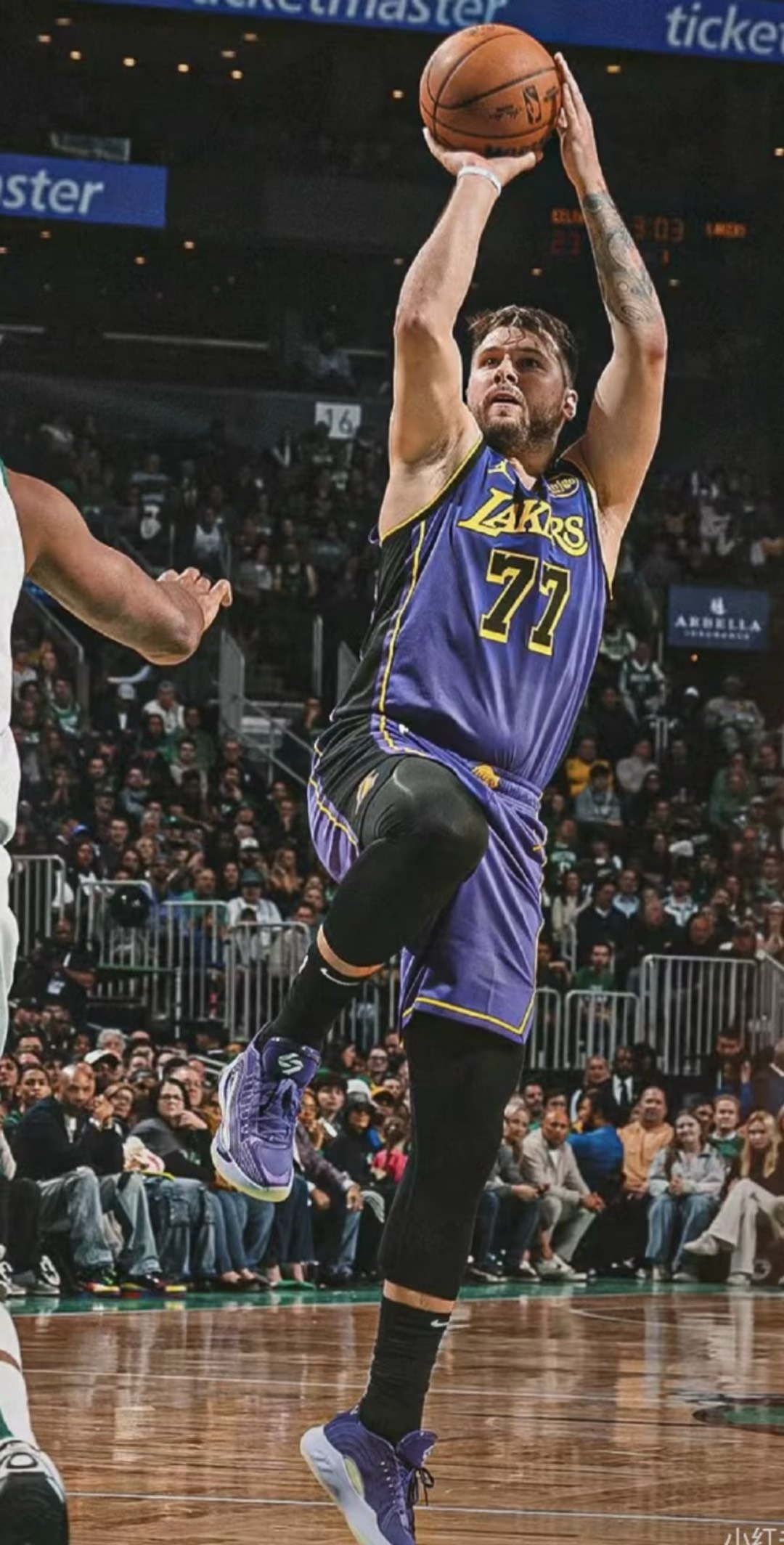 凯尔特人胜出取胜，实力雄厚士气十足