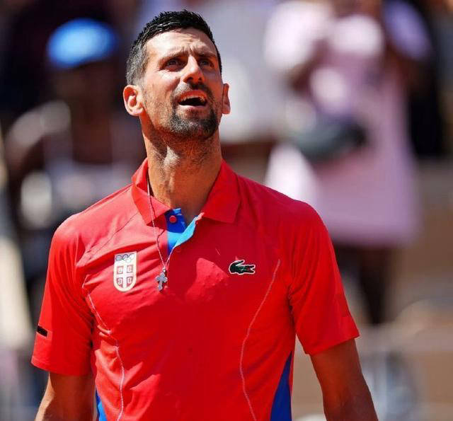  德约科维奇在曼联比赛中关键助攻，挺进下一轮引发热议！